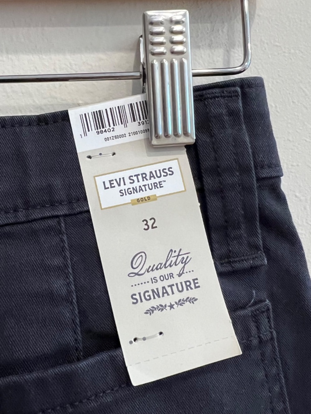 Levi’s Signature Men’s Ultimate Cargo Shorts Dark Navy 32 NWT - Picture 4 of 7